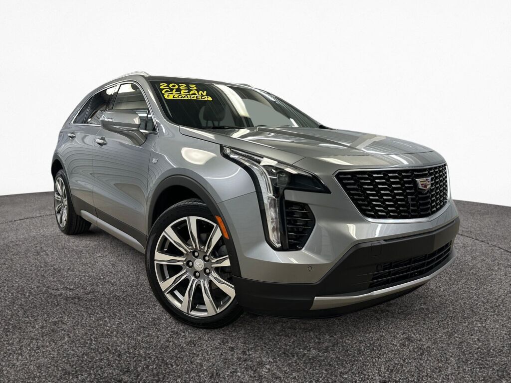 2023 Cadillac XT4 Premium Luxury Image 3 of 40