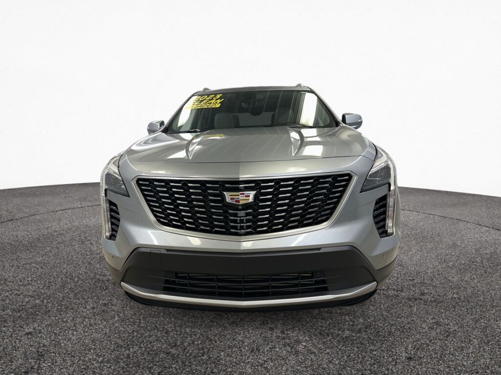 2023 Cadillac XT4 Premium Luxury Image 2 of 40