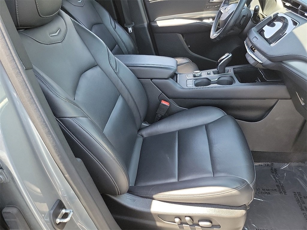 2023 Cadillac XT4 Premium Luxury Image 13 of 31