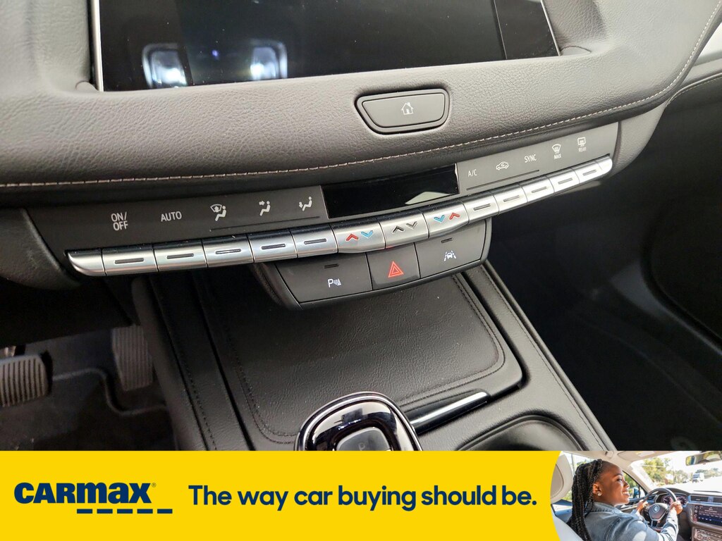 Vehicle image 21 of 28