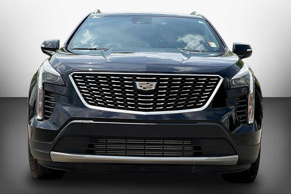 2023 Cadillac XT4 Premium Luxury Image 2 of 35