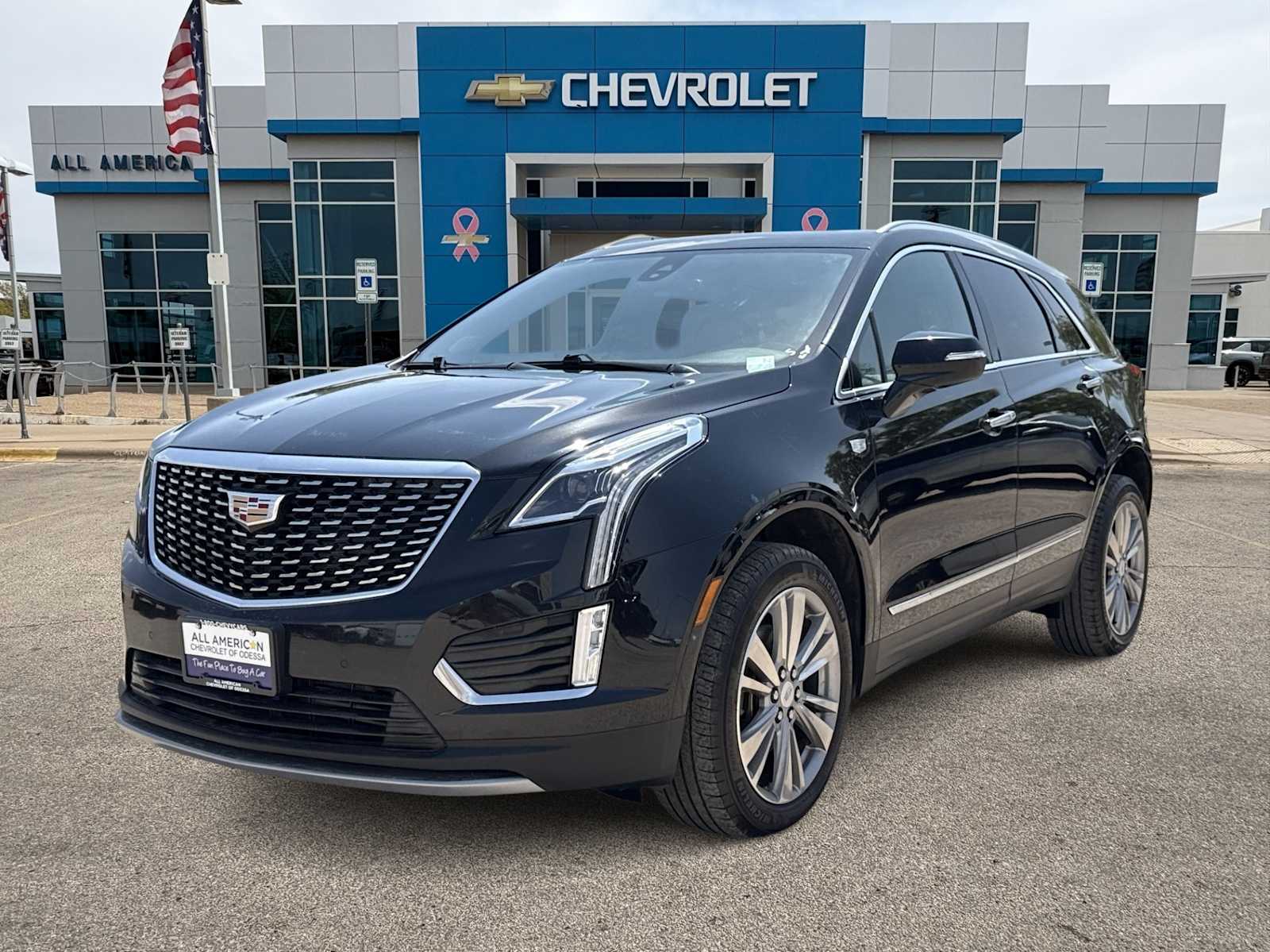 2023 Cadillac XT5 Premium Luxury Image 2 of 25