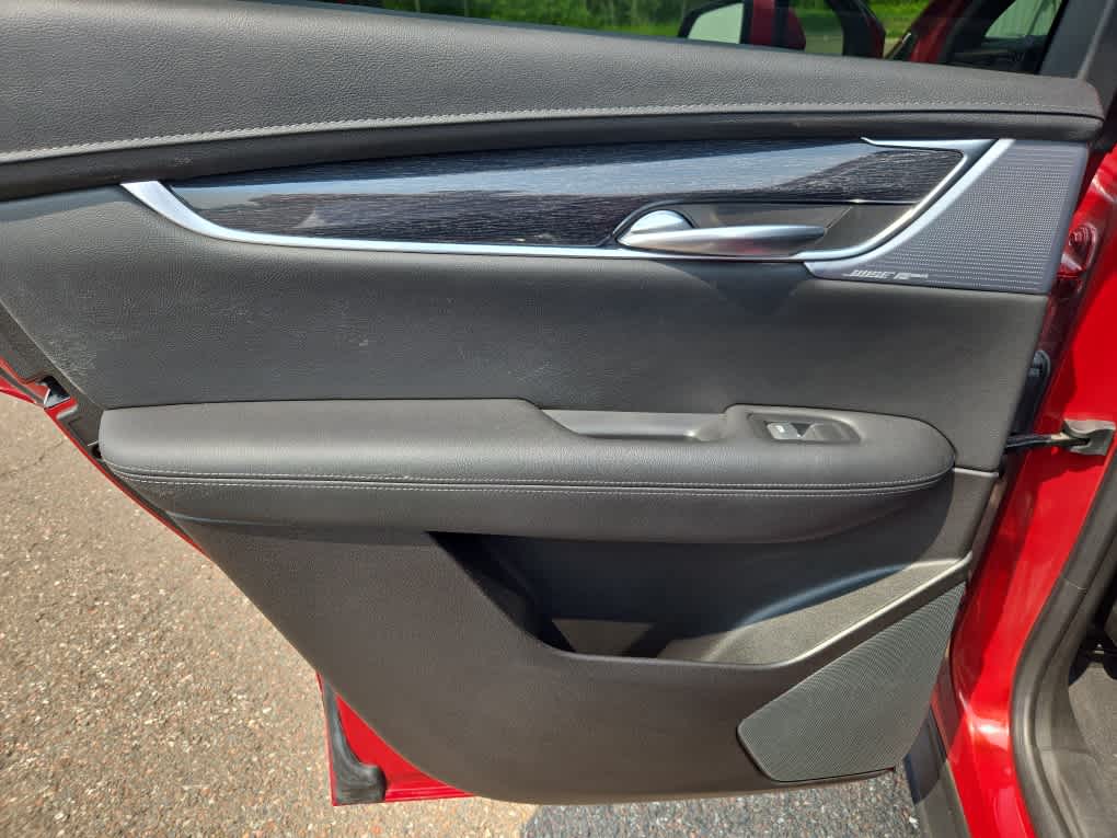 Vehicle image 27 of 43