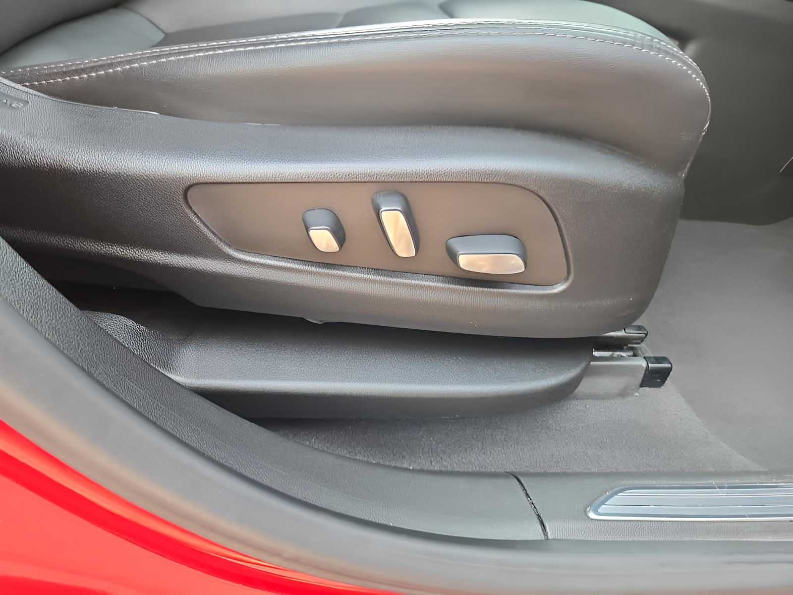 Vehicle image 41 of 43
