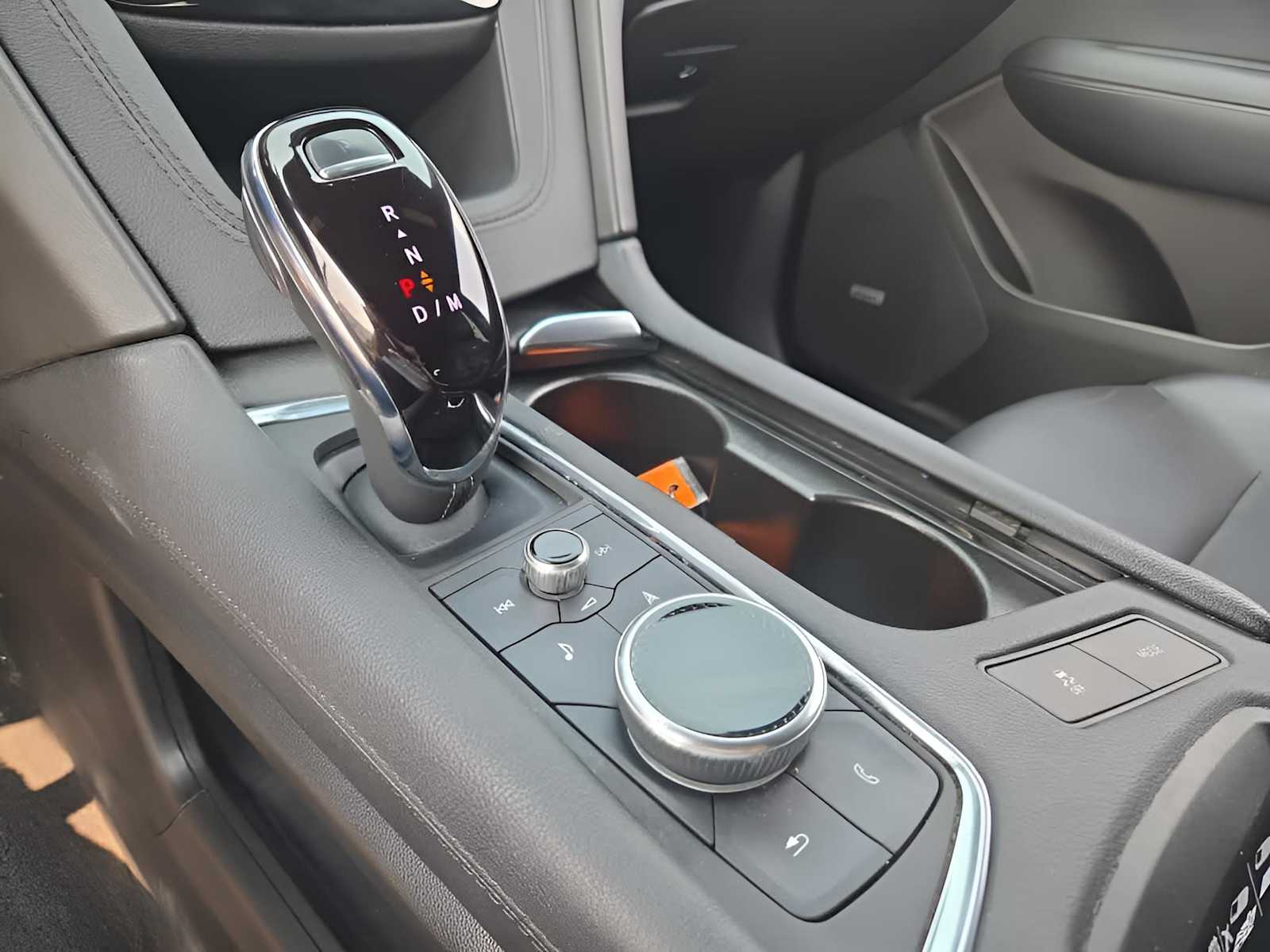 Vehicle image 23 of 43