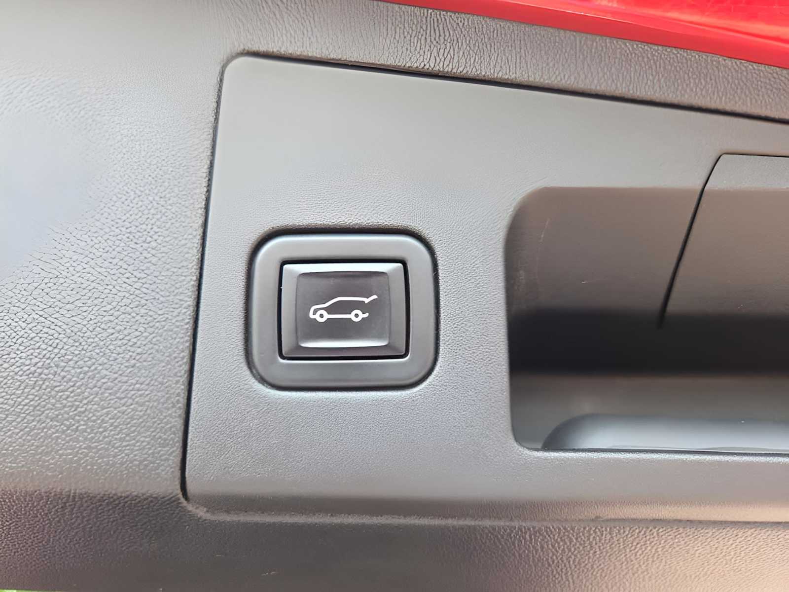 Vehicle image 33 of 43