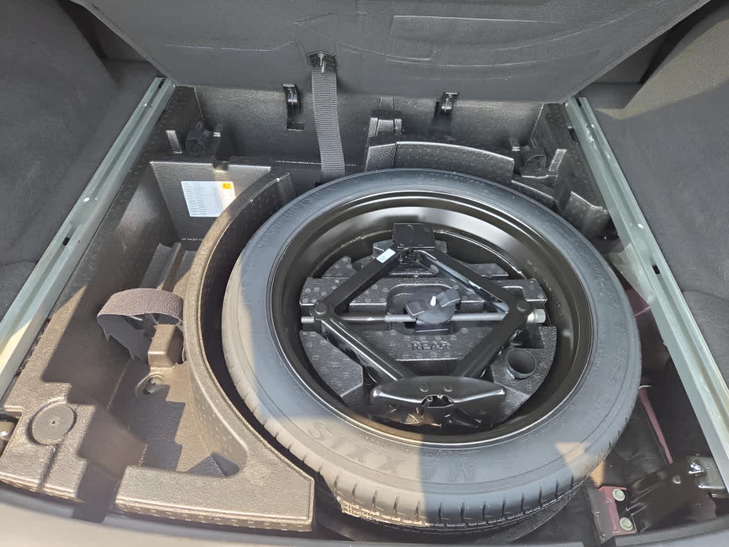 Vehicle image 32 of 43