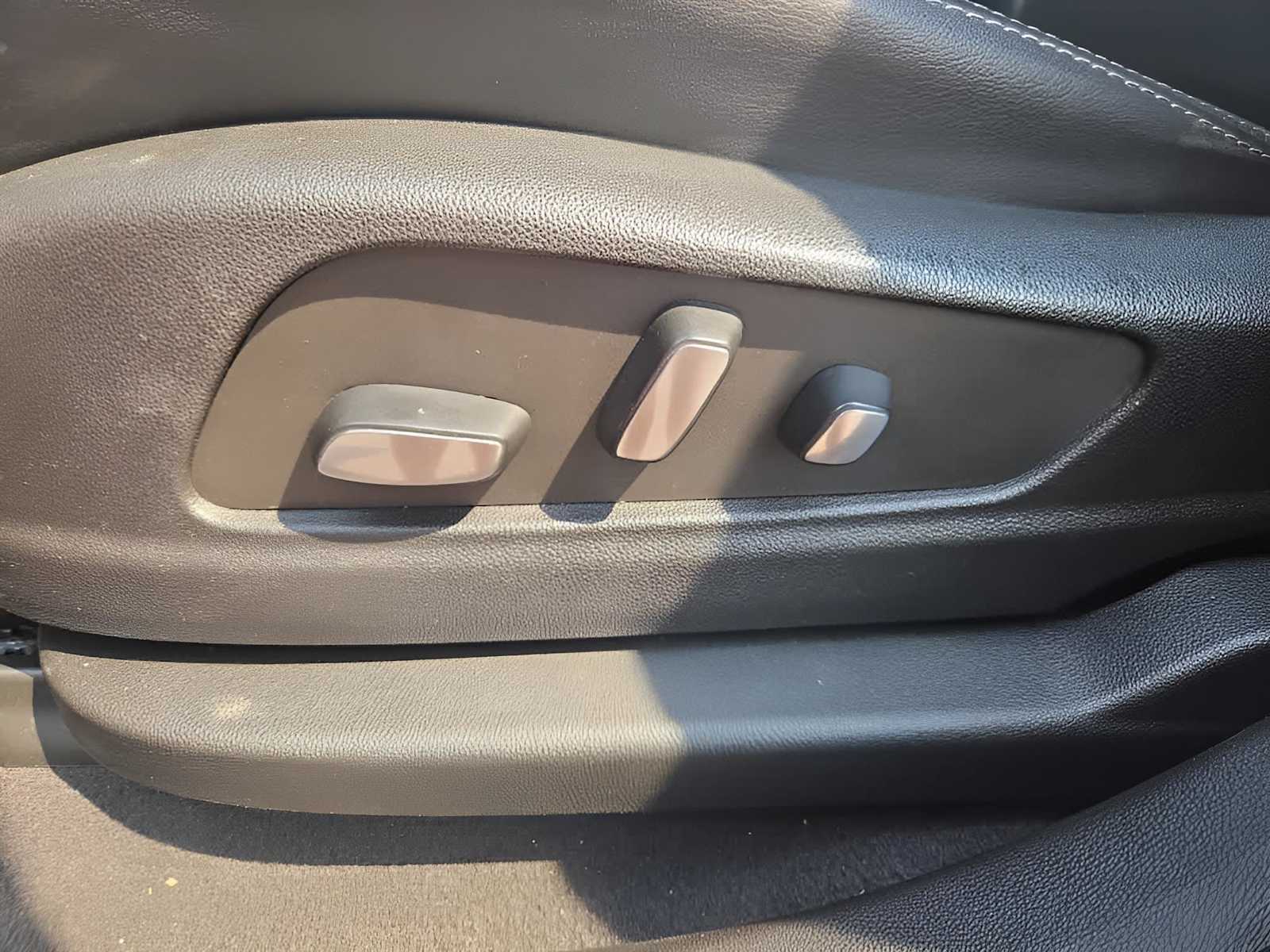 Vehicle image 14 of 43