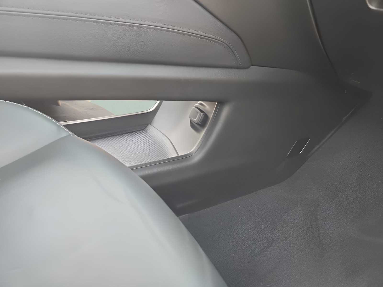 Vehicle image 42 of 43