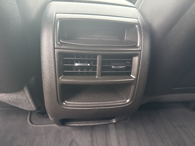 Vehicle image 23 of 31
