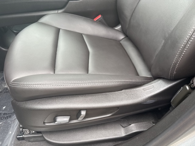 Vehicle image 14 of 31