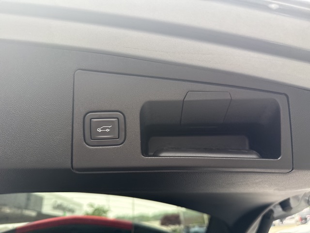 Vehicle image 28 of 31