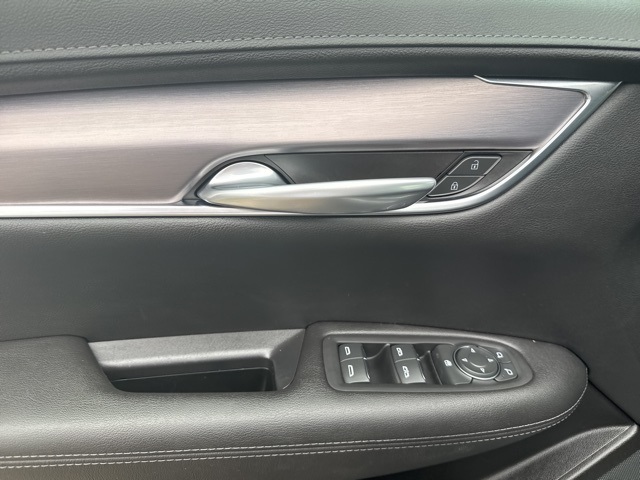 Vehicle image 10 of 31