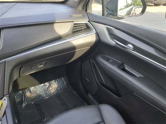 Vehicle image 16 of 33