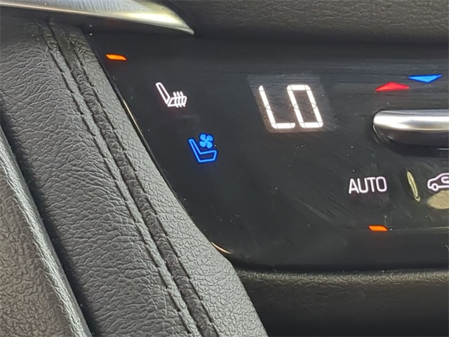 Vehicle image 25 of 33