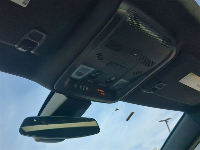Vehicle image 21 of 33