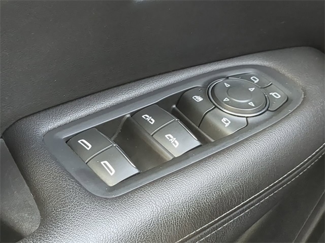 Vehicle image 26 of 33