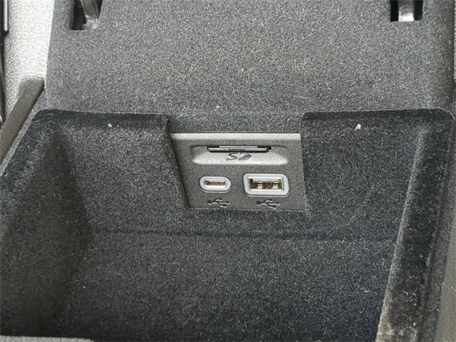 Vehicle image 24 of 33