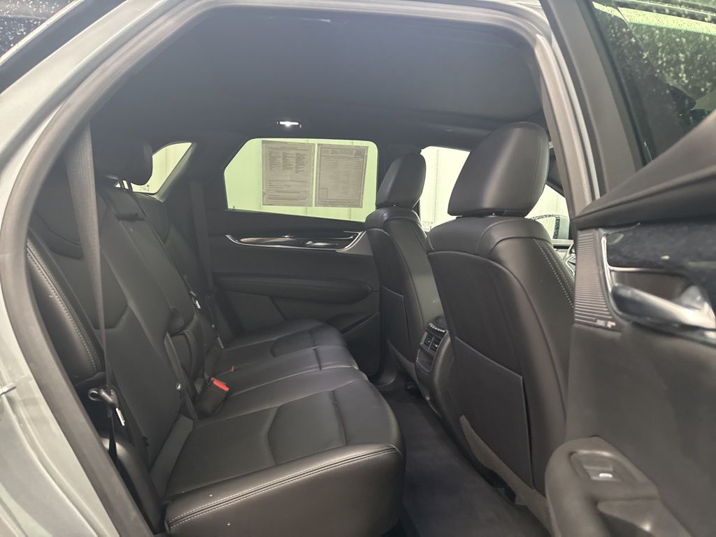 Vehicle image 17 of 20