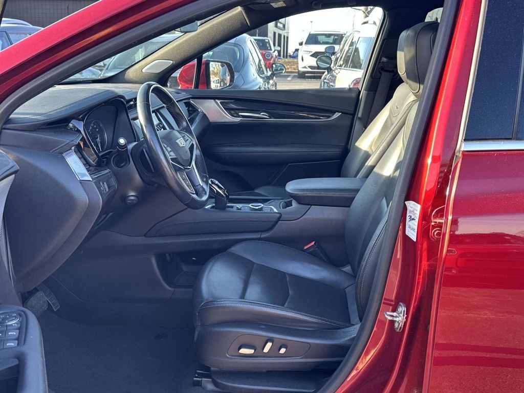 2023 Cadillac XT5 Premium Luxury Image 12 of 30