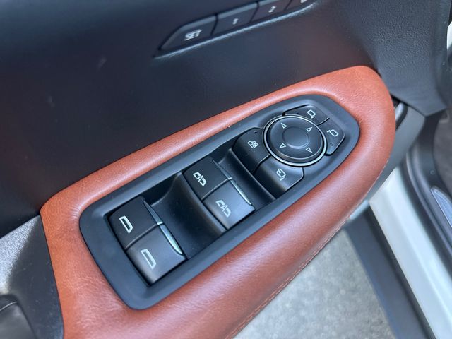 Vehicle image 27 of 30