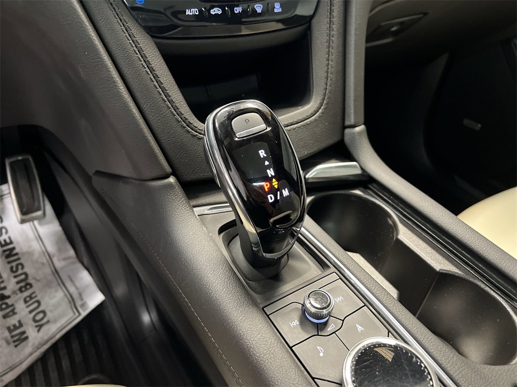 Vehicle image 23 of 33