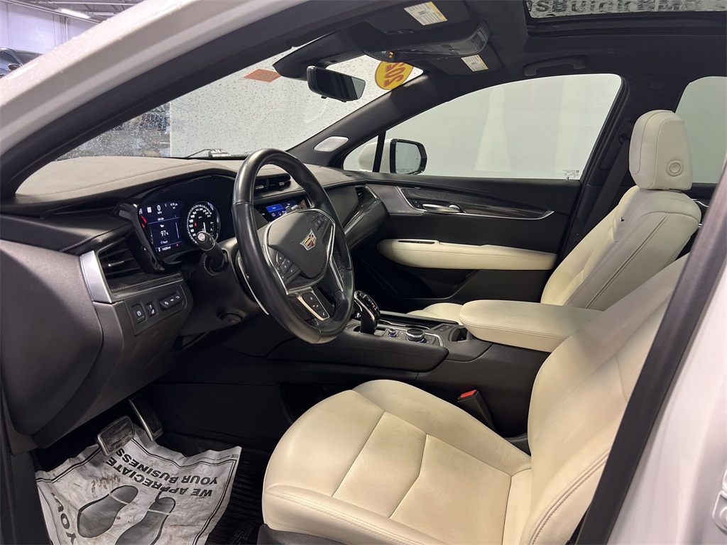 Vehicle image 18 of 33