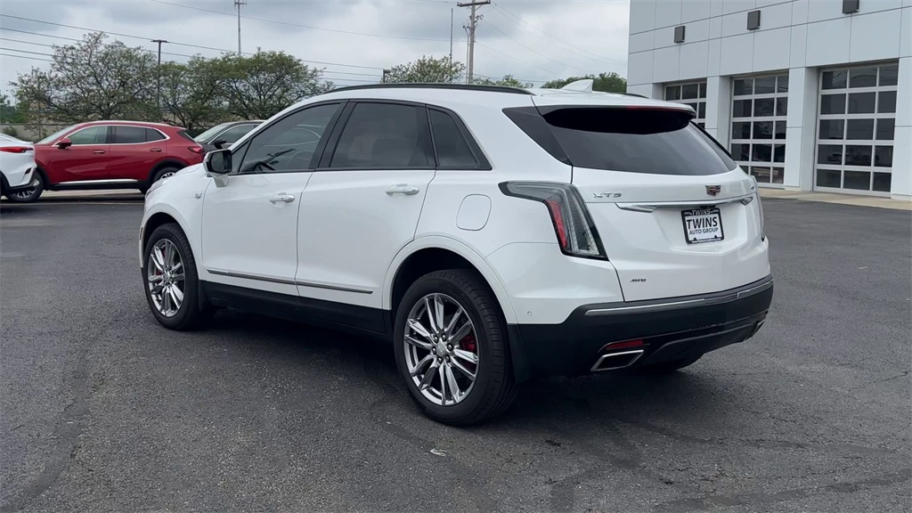 Vehicle image 8 of 33