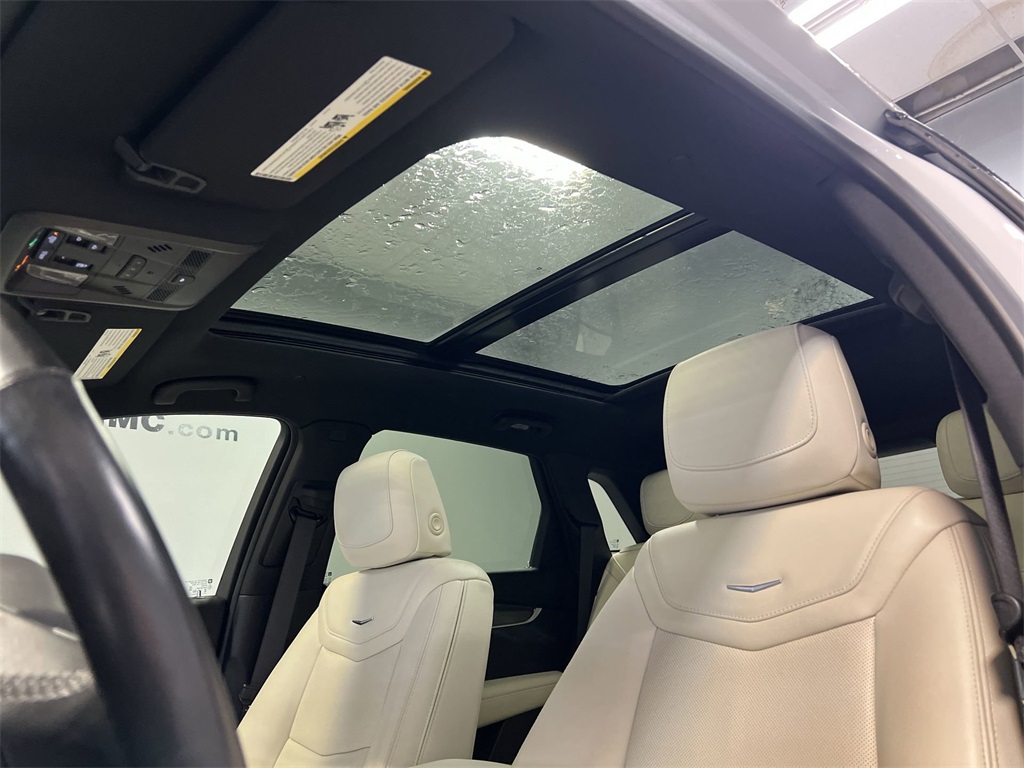 Vehicle image 16 of 33
