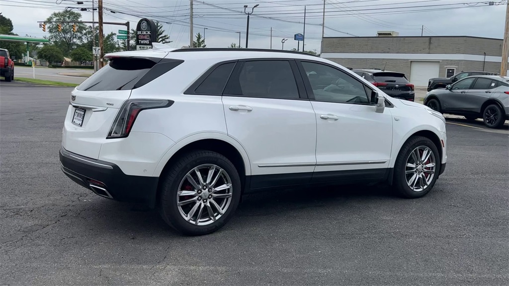 Vehicle image 6 of 33