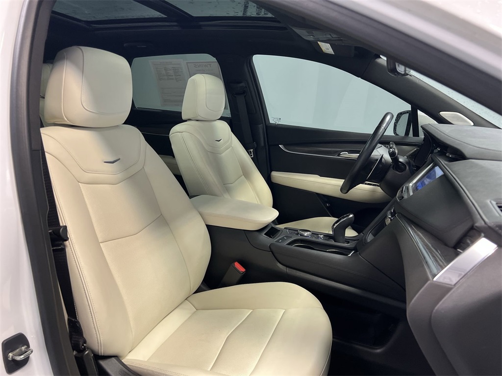 Vehicle image 14 of 33