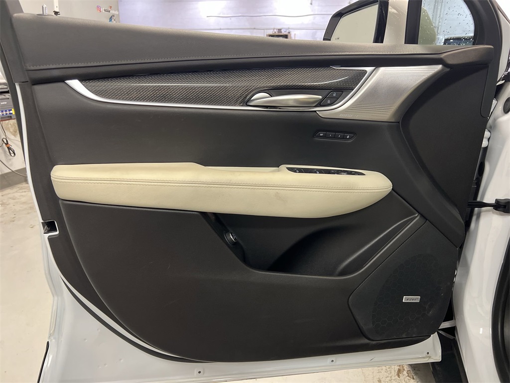Vehicle image 24 of 33