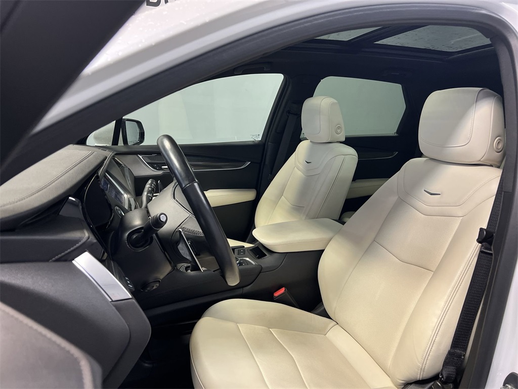 Vehicle image 15 of 33