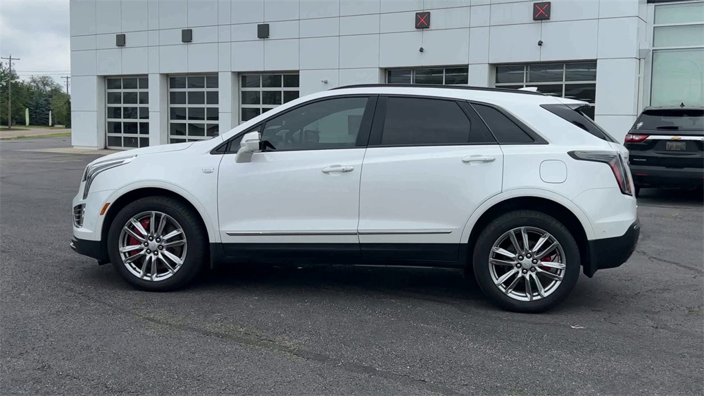 Vehicle image 9 of 33