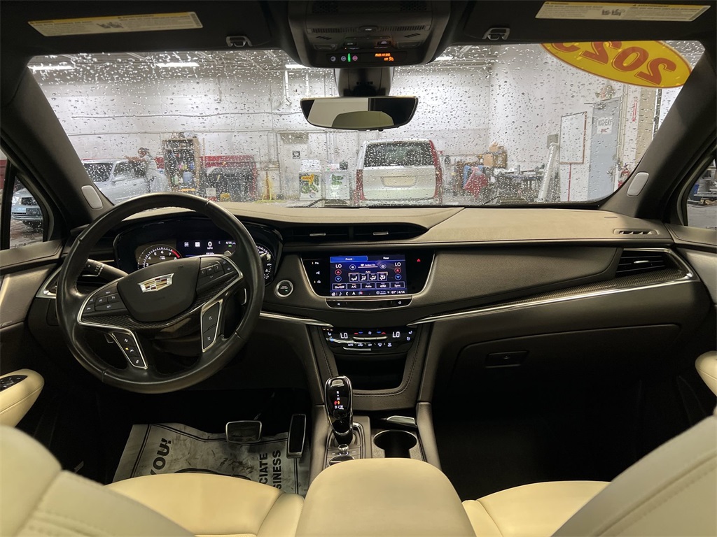 Vehicle image 17 of 33