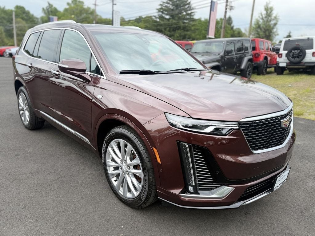 2023 Cadillac XT6 Premium Luxury Image 3 of 33