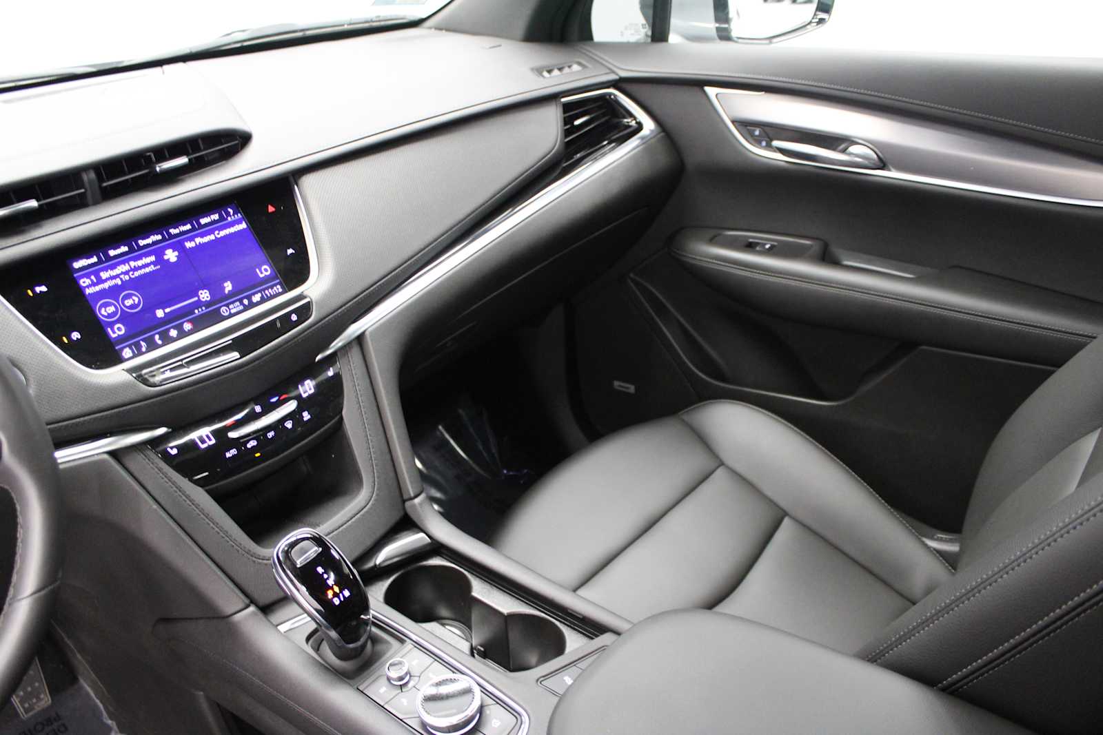 Vehicle image 27 of 46
