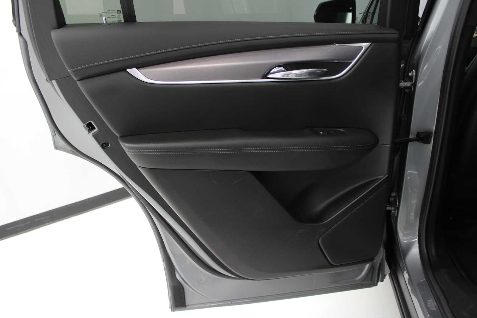 Vehicle image 38 of 46