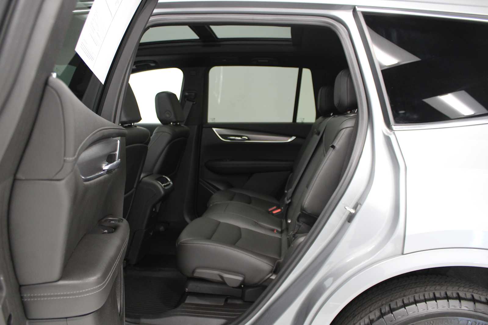 Vehicle image 39 of 46
