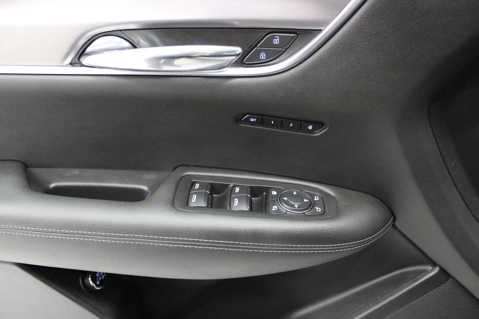 Vehicle image 16 of 46
