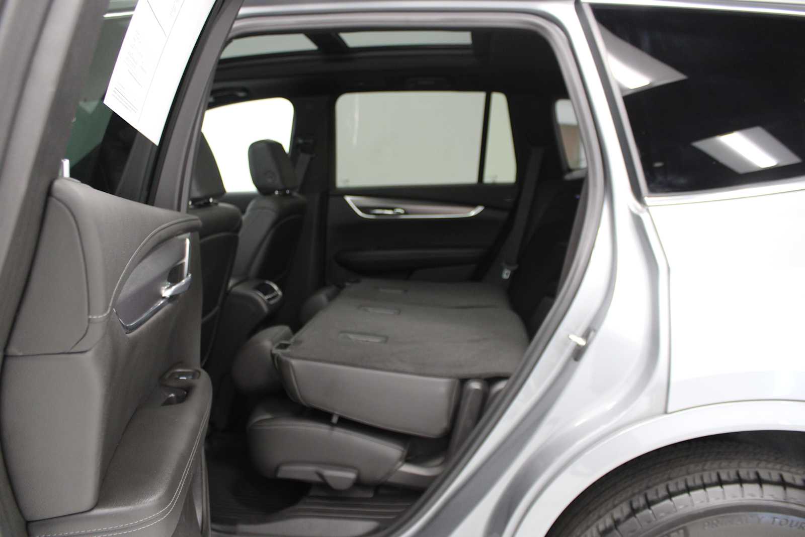 Vehicle image 40 of 46