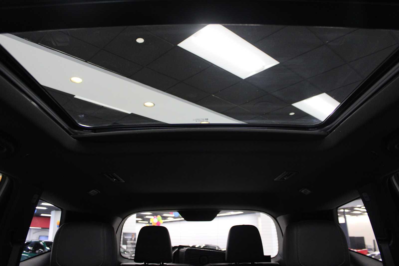 Vehicle image 43 of 46