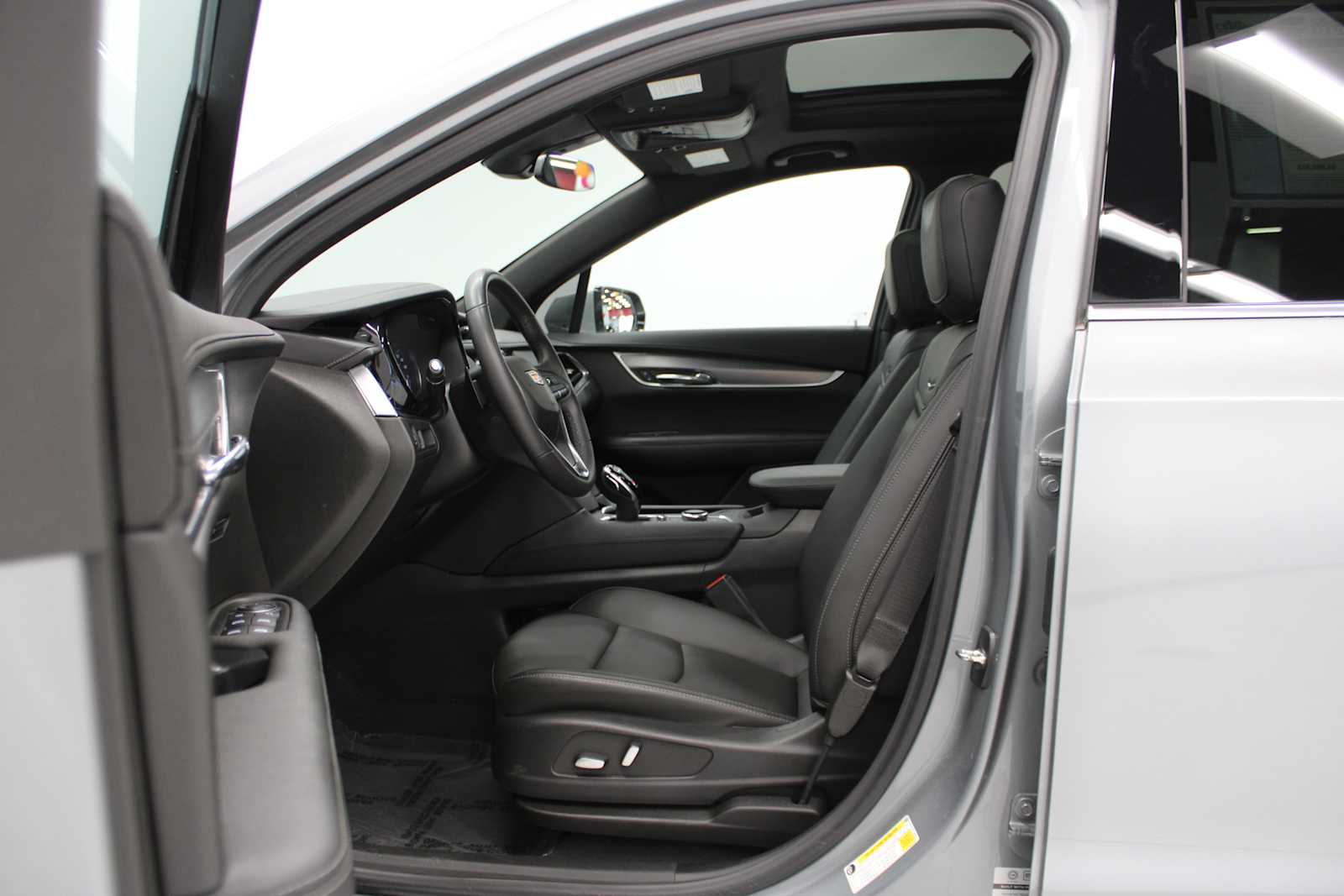 Vehicle image 17 of 46