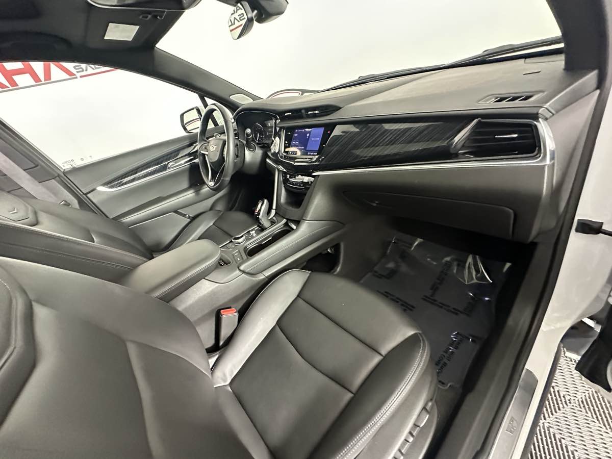 Vehicle image 20 of 45
