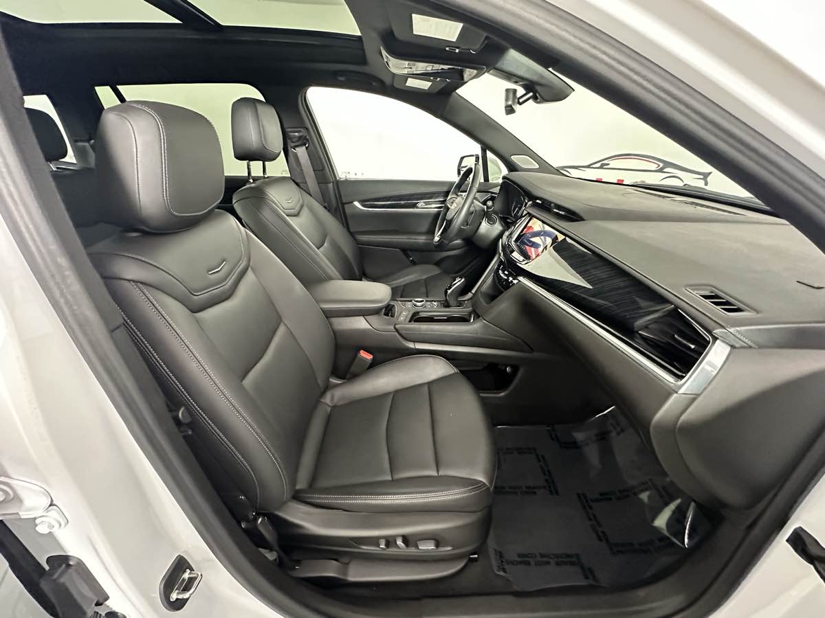 Vehicle image 23 of 45