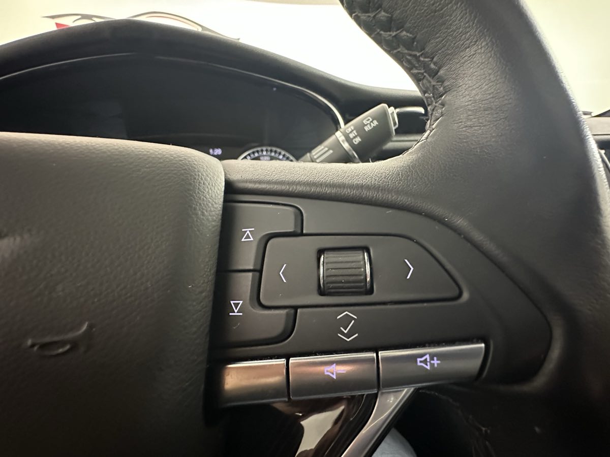 Vehicle image 31 of 45