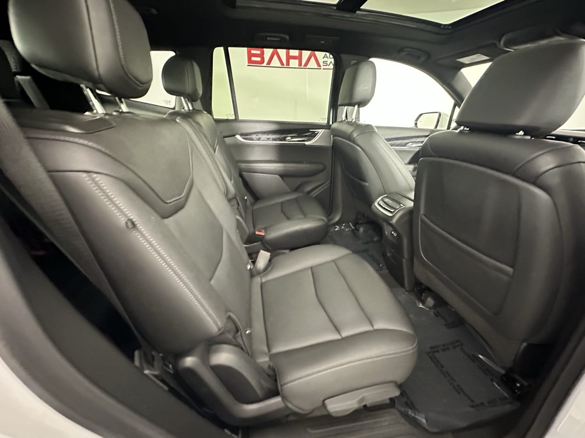 Vehicle image 26 of 45
