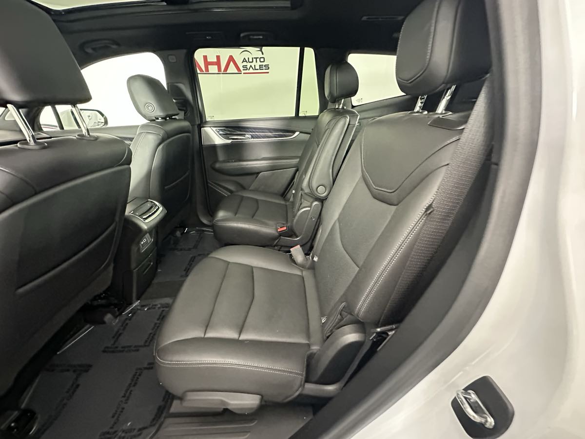 Vehicle image 24 of 45