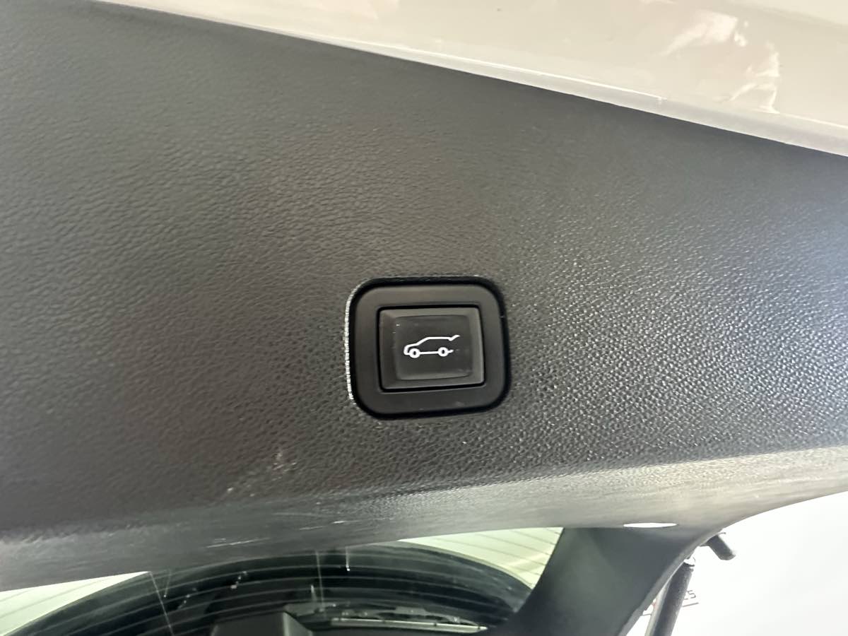 Vehicle image 18 of 45