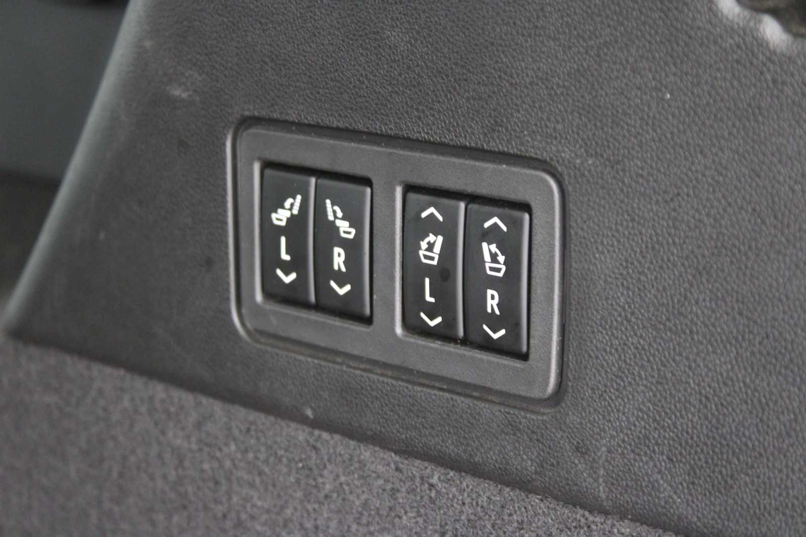 Vehicle image 34 of 47